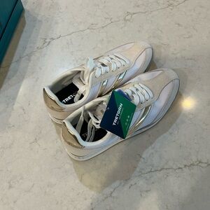 Tretorn Women's White and Gold Sneakers